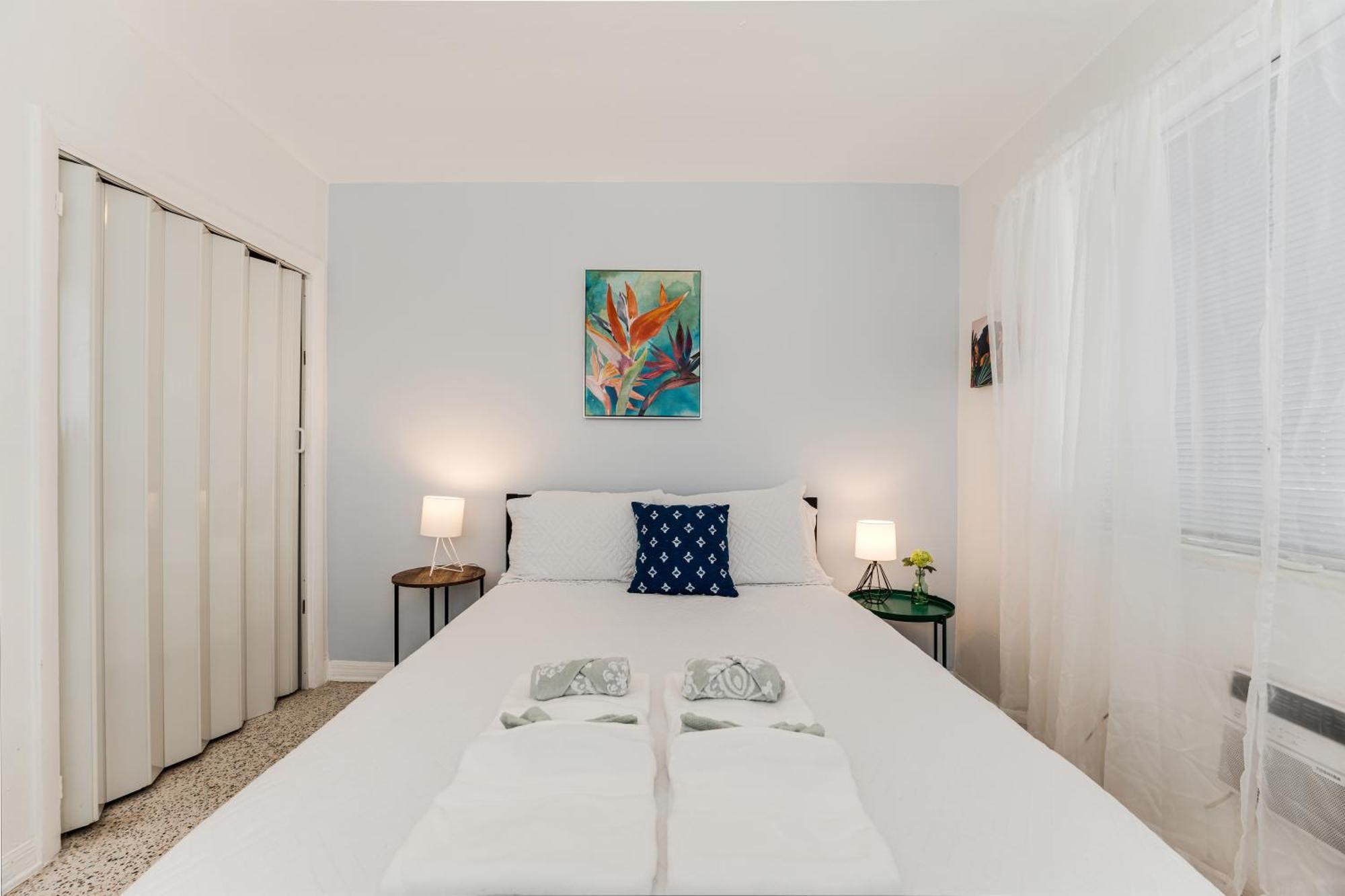 Cozy 1 Bedroom Escape In Vibrant Close Downtown