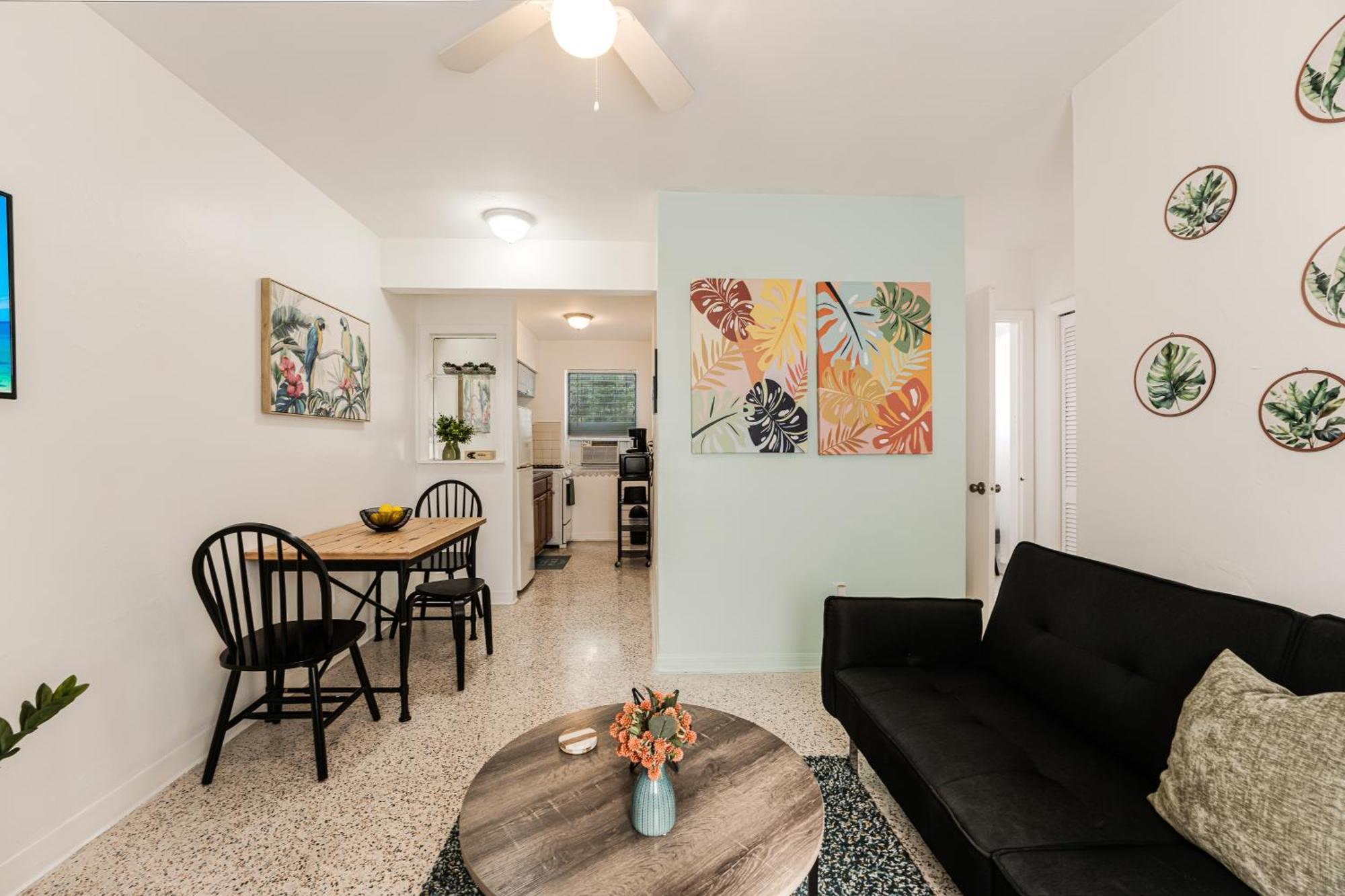 Cozy 1 Bedroom Escape In Vibrant Close Downtown *